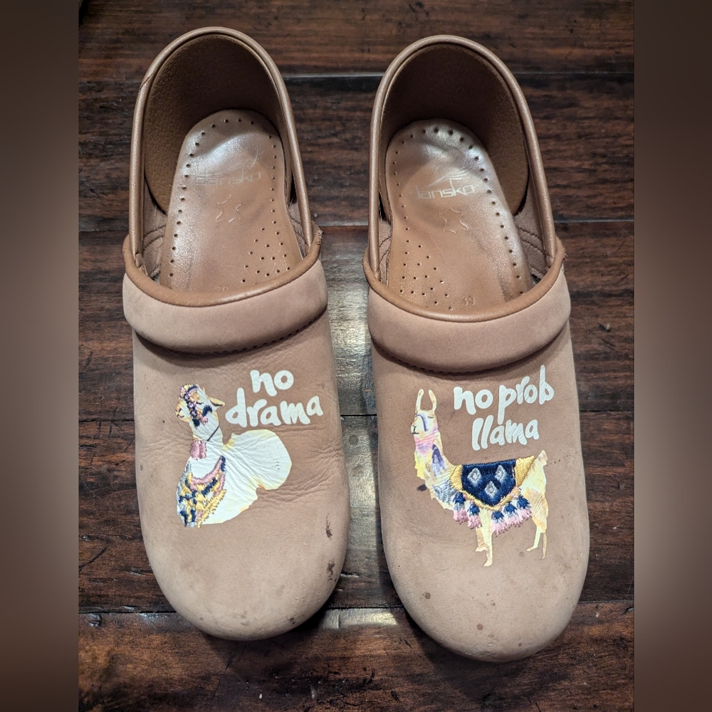 🦙Dansko "No Drama No Prob Llama" Clogs  (Rare Hard To Find)